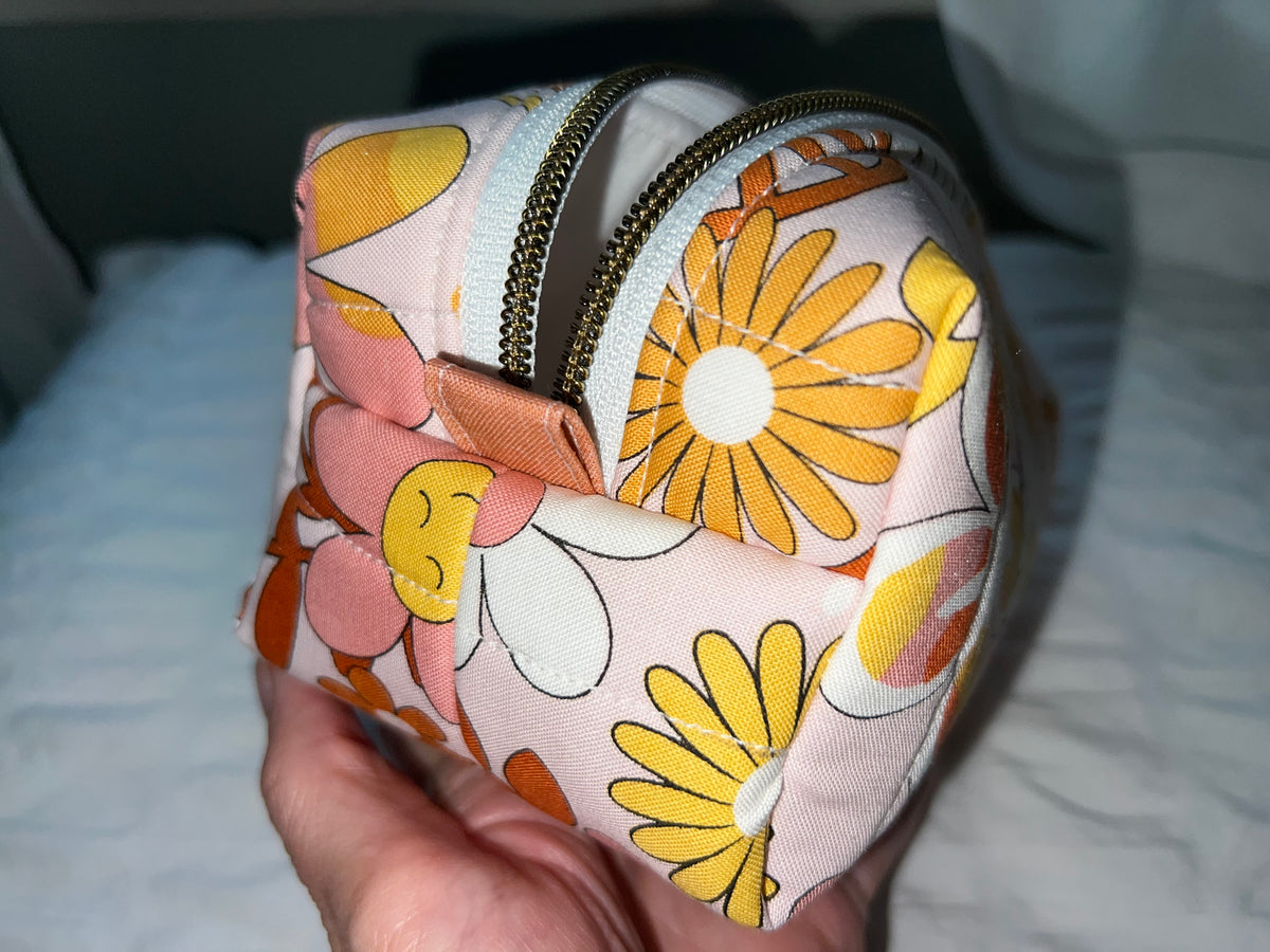 Retro Floral Boxy Zipper Pouch