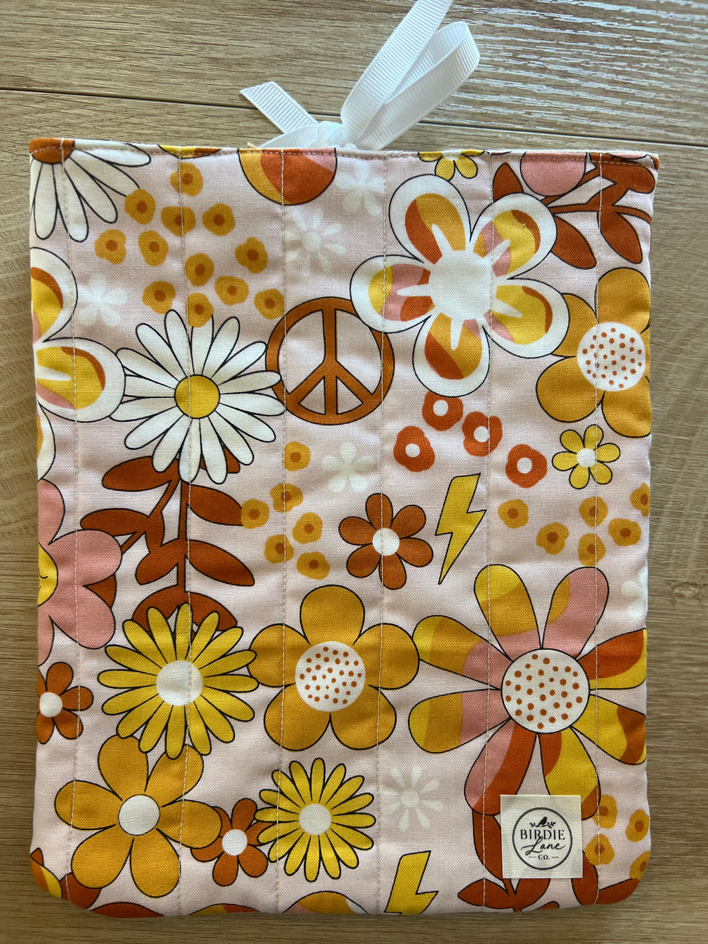 Groovy Daisy | Retro Floral  Quilted Book Sleeve