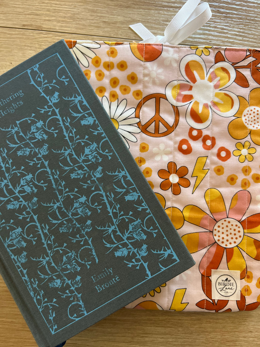 Groovy Daisy | Retro Floral  Quilted Book Sleeve