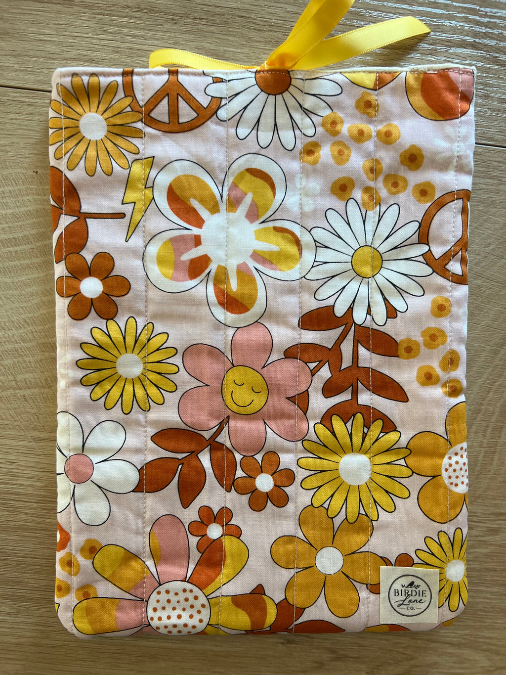 Retro Daisy Quilted Book Sleeve