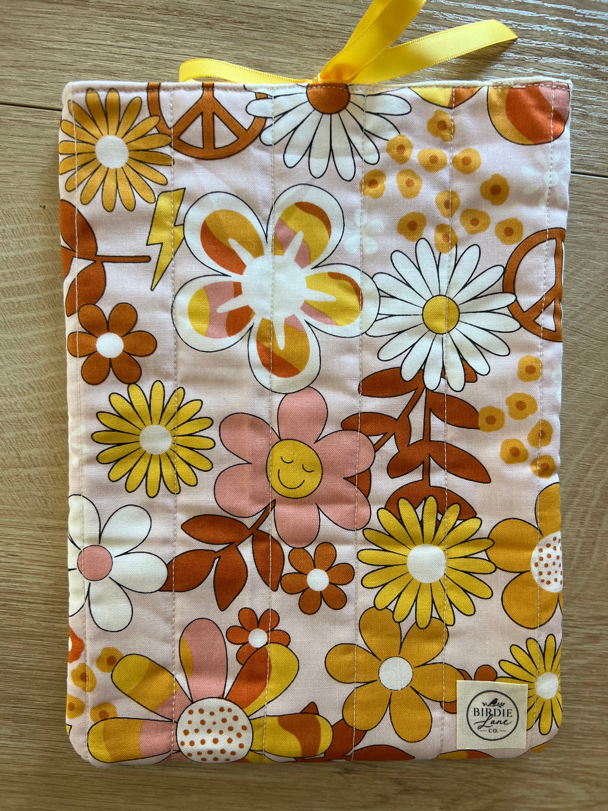 Retro Daisy Quilted Book Sleeve