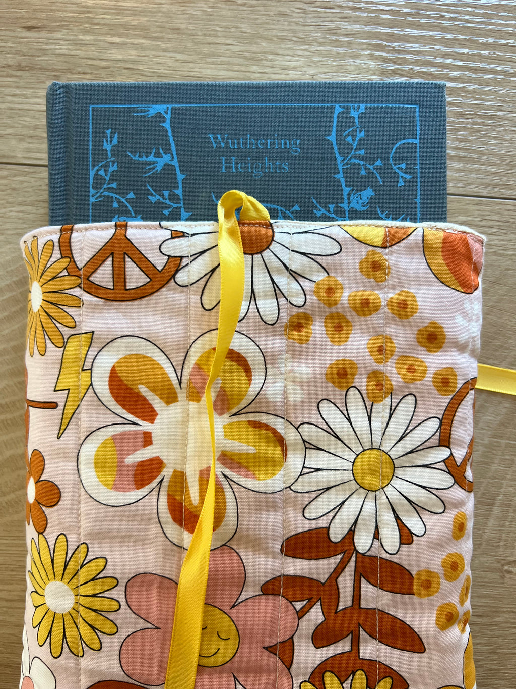 Retro Daisy Quilted Book Sleeve